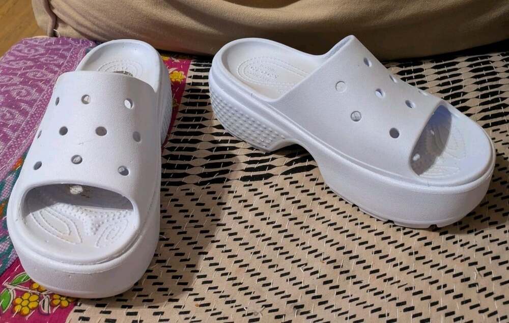 Crocs Women’s Stomp Slide Sz 7 Chunky Platform Comfort Slides Sandals Light Blue